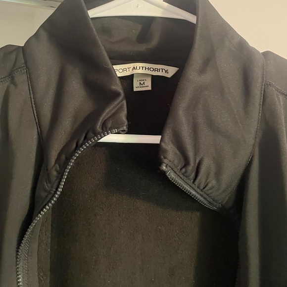black jacket - Picture 2 of 3